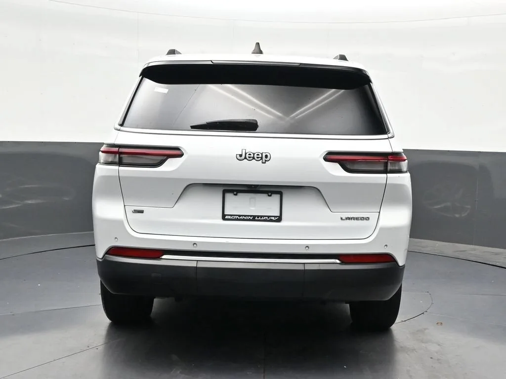 2022 Jeep Grand Cherokee L Laredo 4x2 photo 4