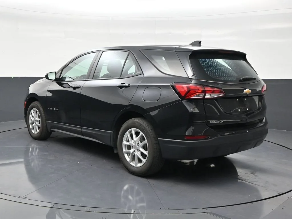 2024 Chevrolet Equinox LS photo 3