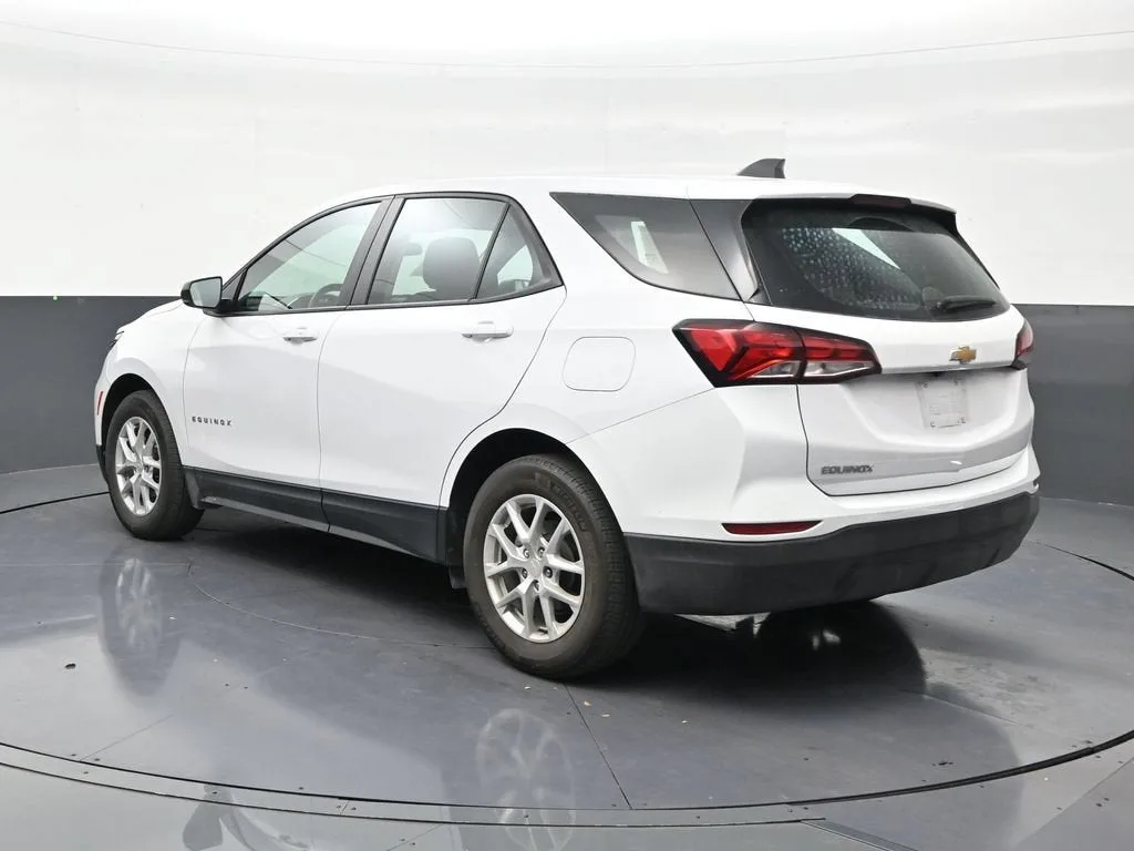 2024 Chevrolet Equinox LS photo 3
