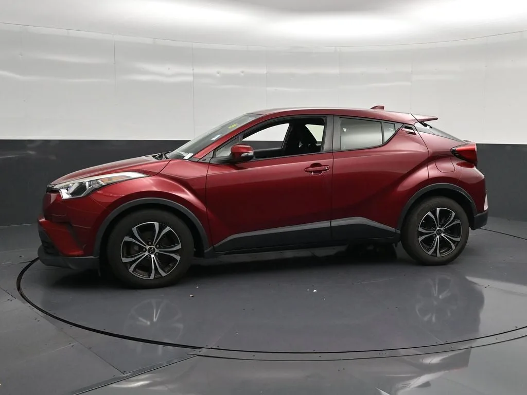 2019 Toyota C-HR LE photo 7