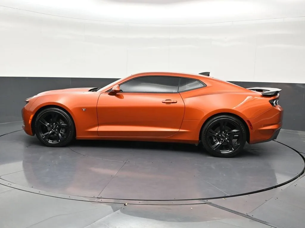 2024 Chevrolet Camaro 1LT photo 2