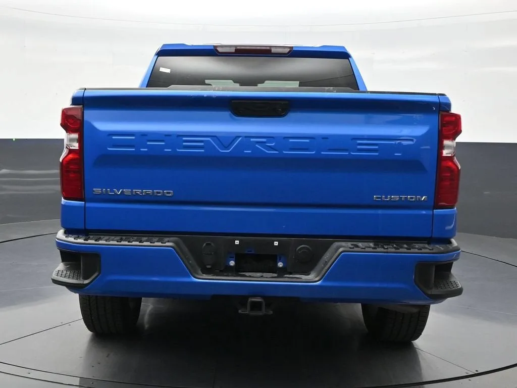 2025 Chevrolet Silverado 1500 Custom photo 4