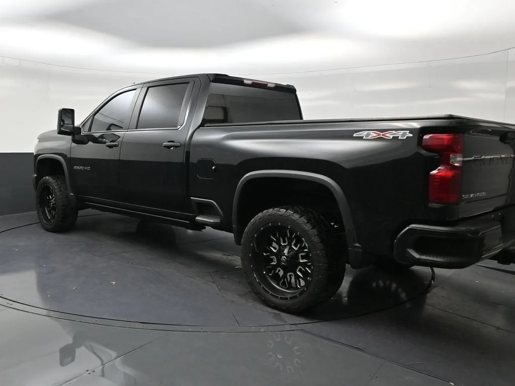 2025 Chevrolet Silverado 2500 HD Custom photo 3