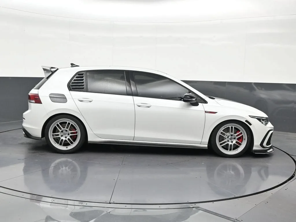 2024 Volkswagen Golf GTI 2.0T SE photo 6