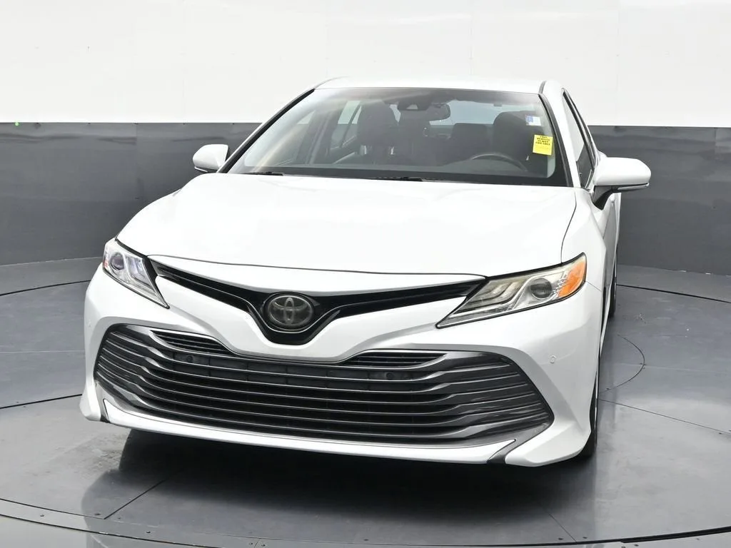 2018 Toyota Camry XLE photo 8