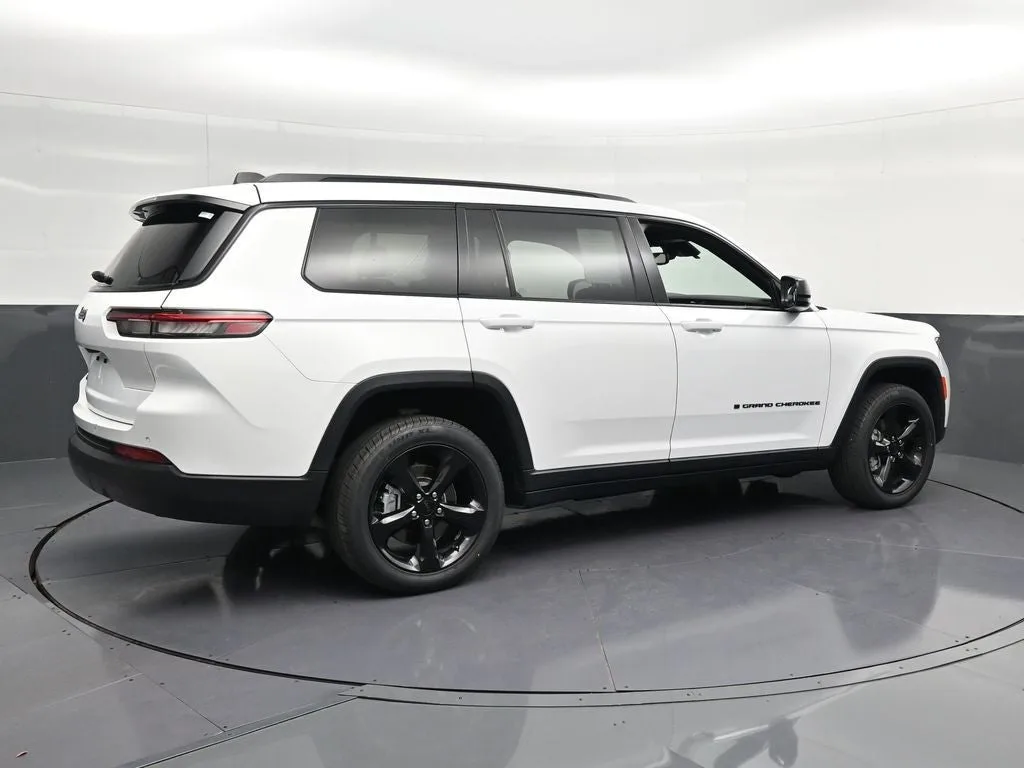 2023 Jeep Grand Cherokee L Altitude photo 3