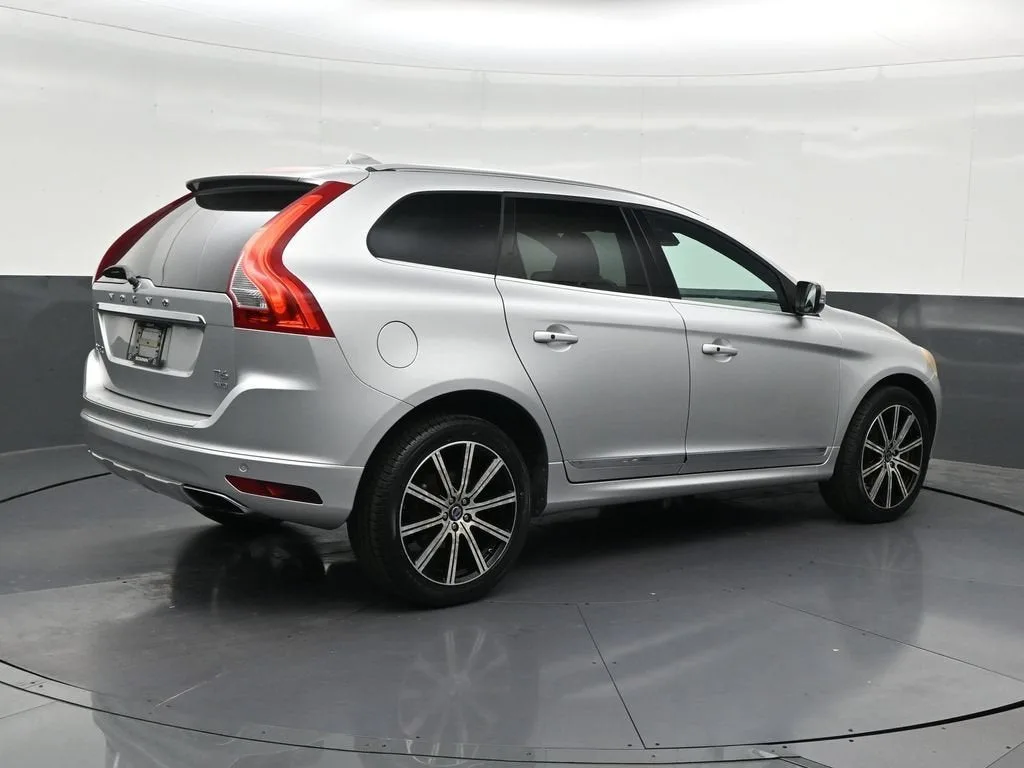 2015 Volvo XC60 T6 Premier Plus photo 5