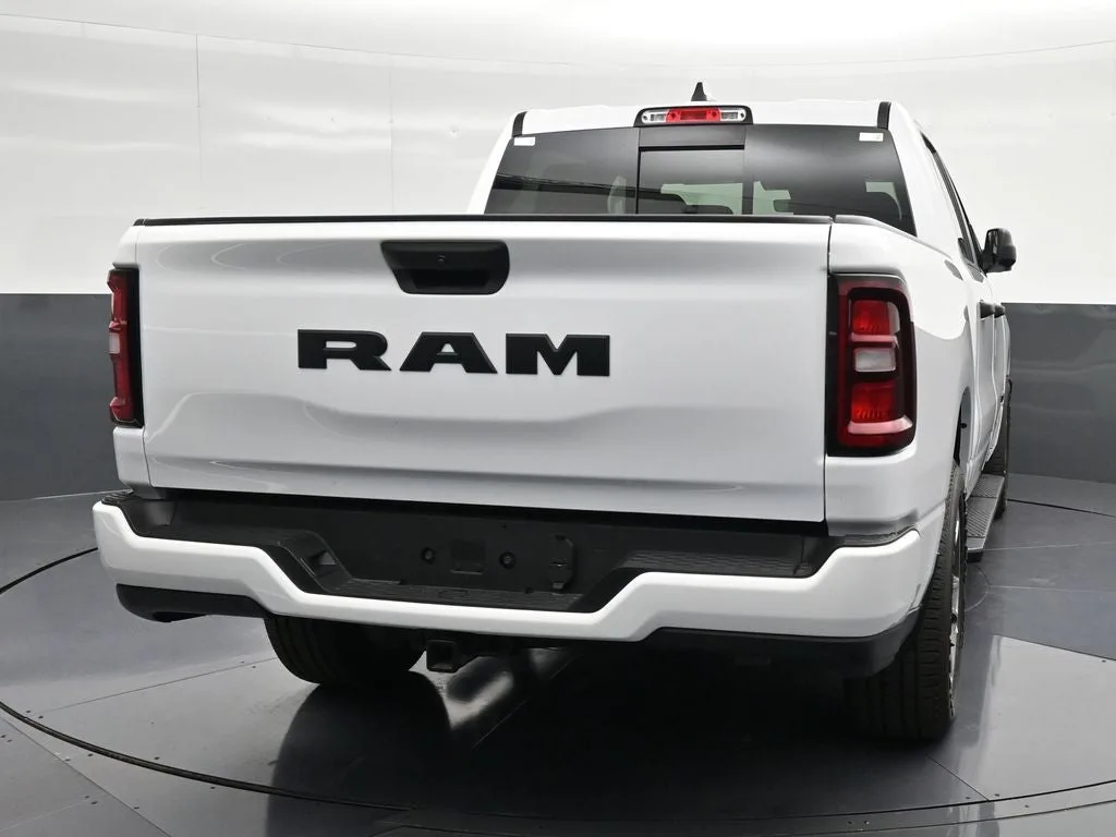 2025 RAM 1500 Tradesman photo 2