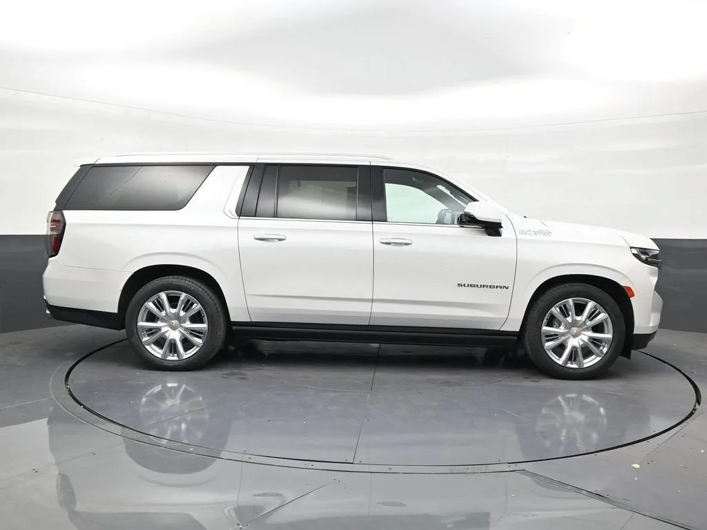 2023 Chevrolet Suburban High Country photo 6
