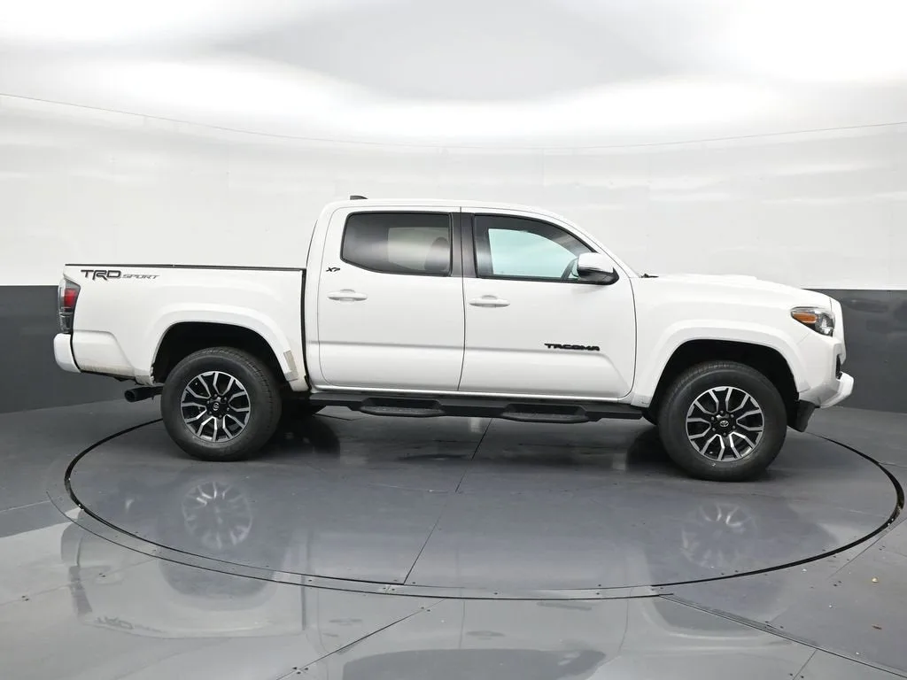 2020 Toyota Tacoma TRD Sport photo 6