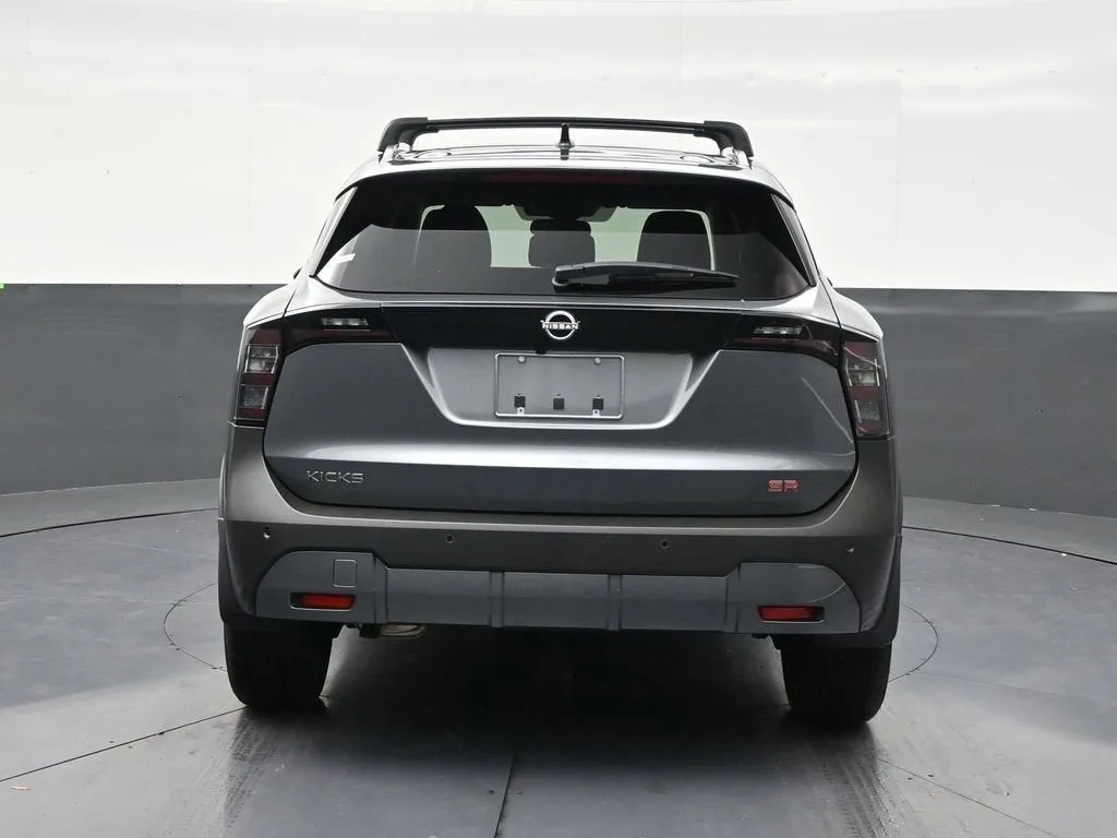 2026 Nissan Kicks SR photo 4