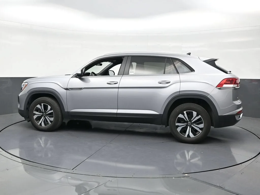 2024 Volkswagen Atlas Cross Sport 2.0T SE photo 2