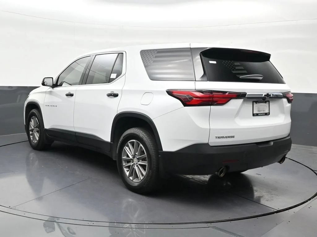 2023 Chevrolet Traverse LS photo 3