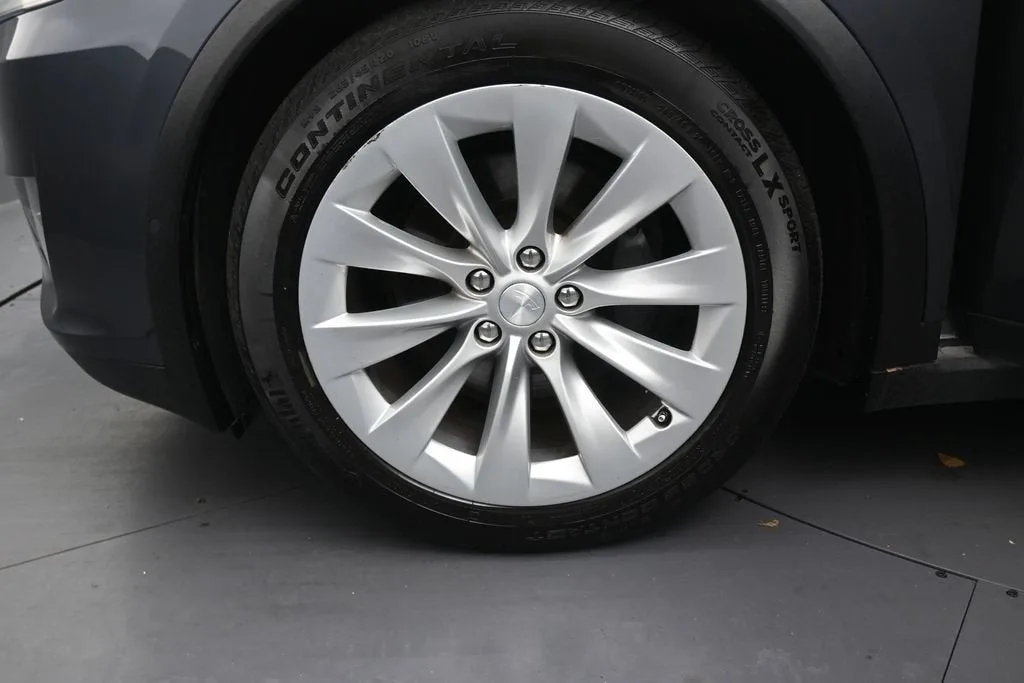 2019 Tesla Model X 75D photo 12