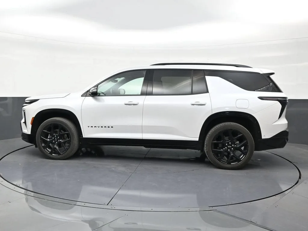 2024 Chevrolet Traverse RS photo 2