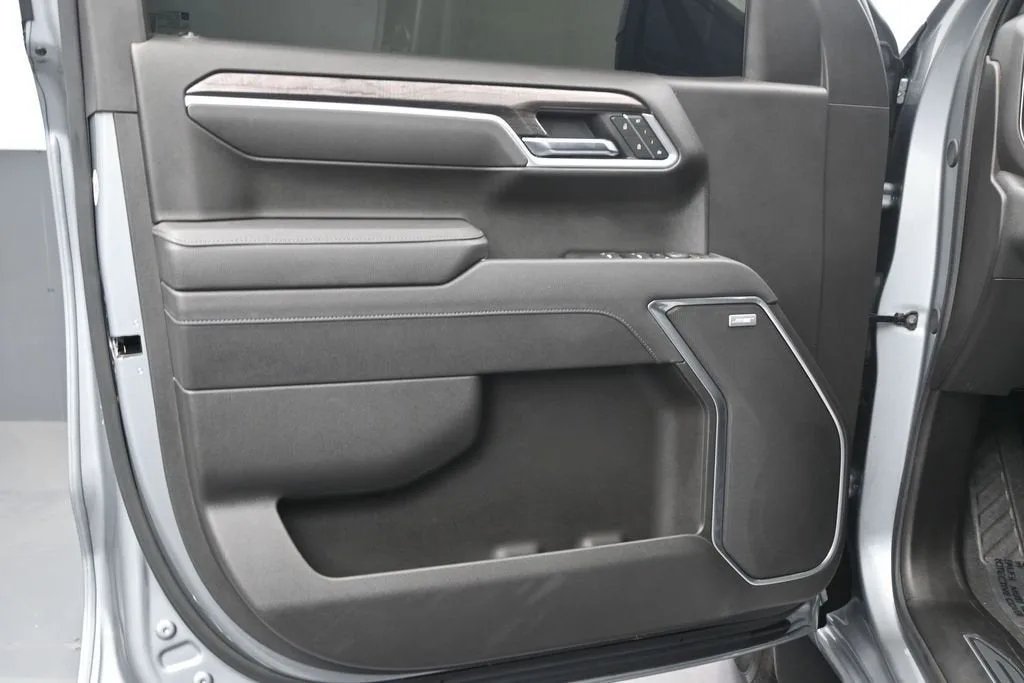 2025 Chevrolet Silverado 1500 LTZ photo 11