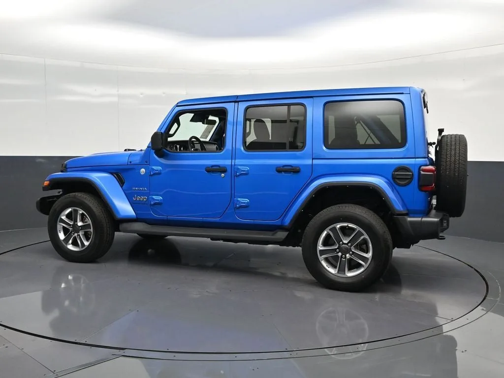 2023 Jeep Wrangler Sahara photo 8
