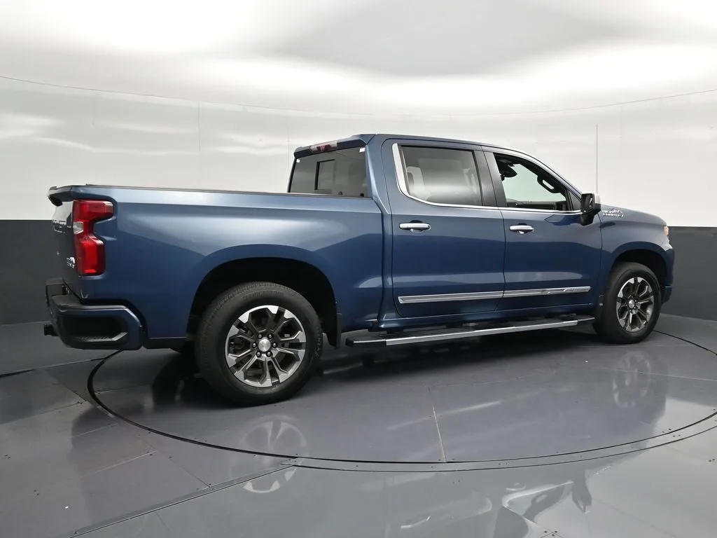 2024 Chevrolet Silverado 1500 High Country photo 3