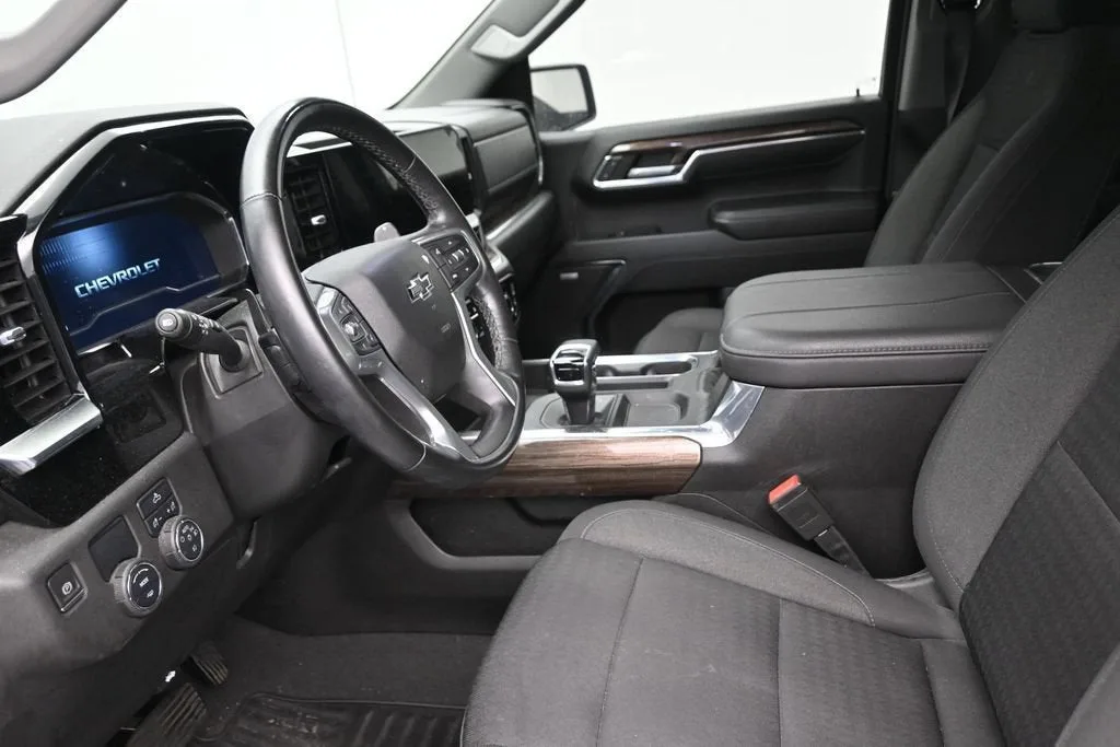 2023 Chevrolet Silverado 1500 RST photo 12