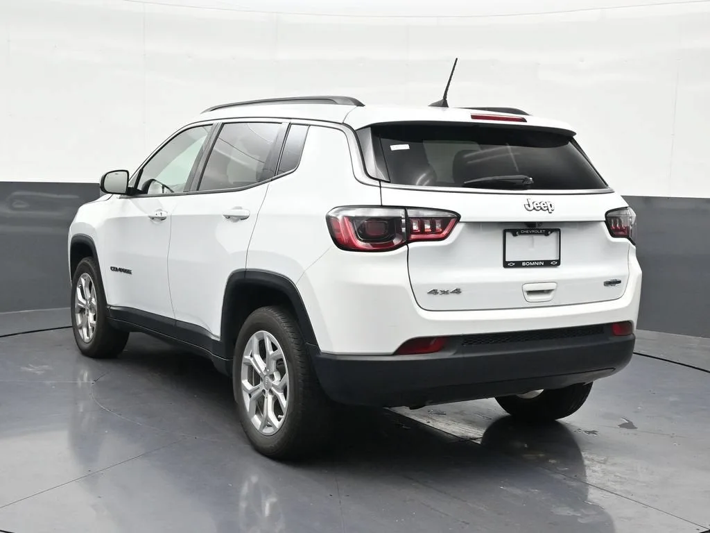2024 Jeep Compass Latitude 4x4 photo 3