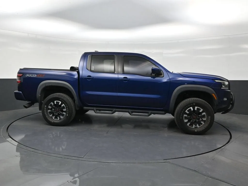 2022 Nissan Frontier Crew Cab PRO-4X 4x4 photo 6
