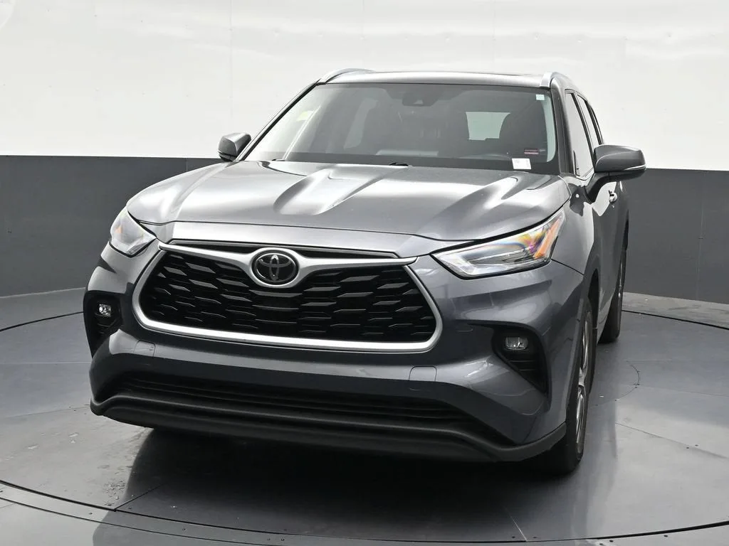 2021 Toyota Highlander XLE photo 9