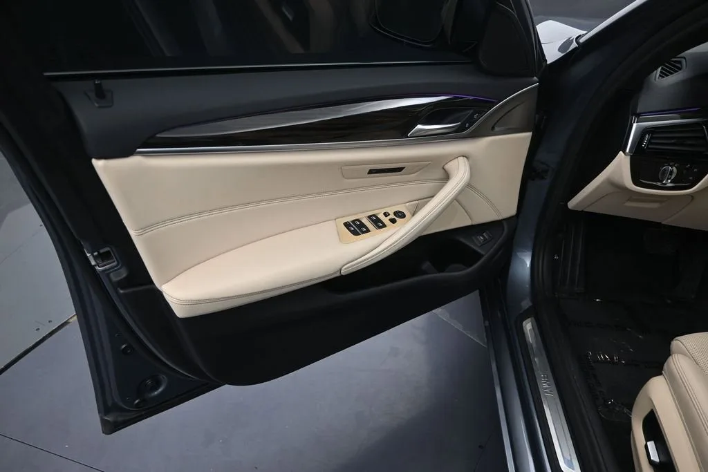 2022 BMW 540 i photo 12