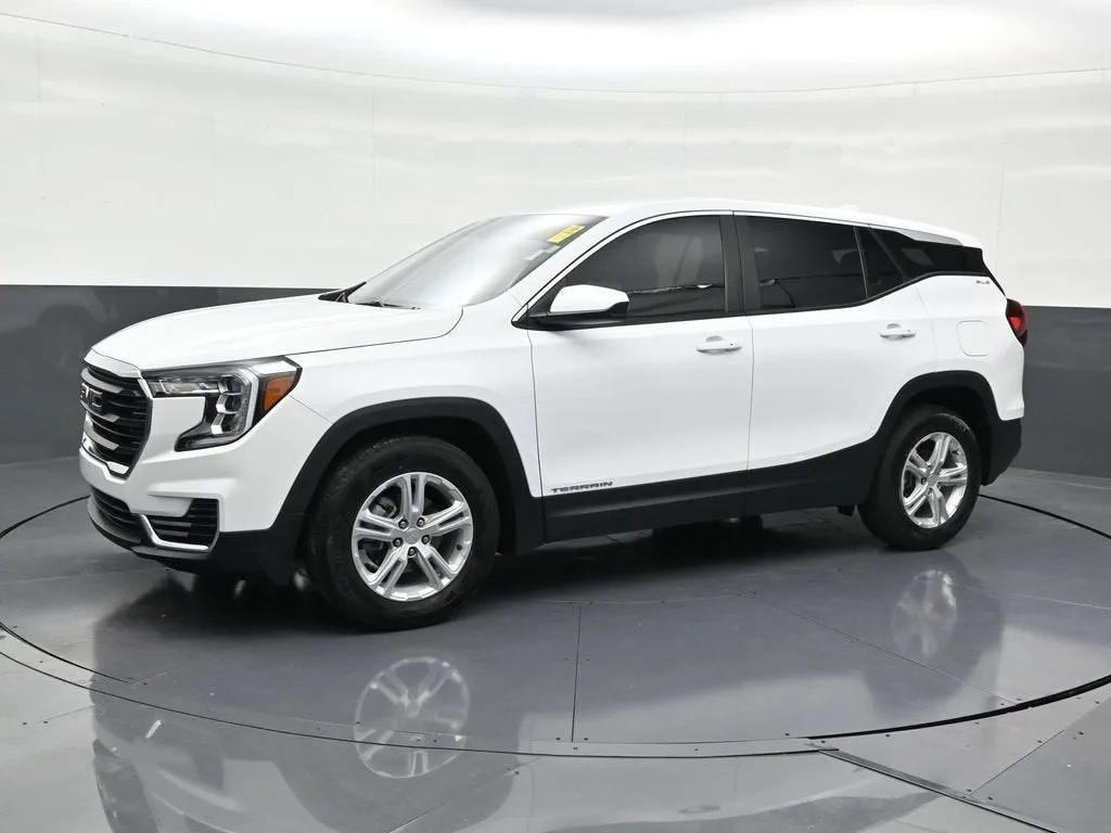 2024 GMC Terrain SLE photo 3