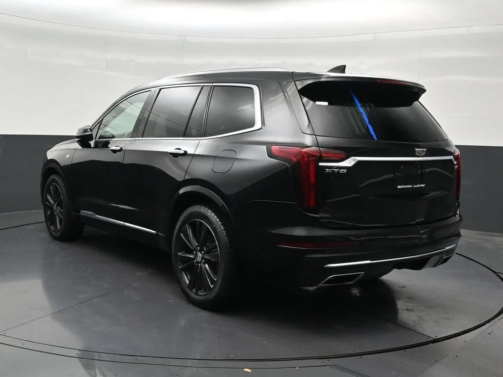 2023 Cadillac XT6 Luxury photo 3