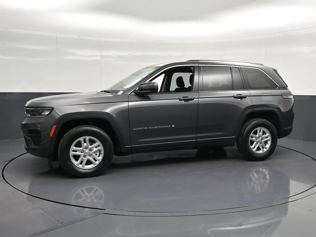 2023 Jeep Grand Cherokee Laredo photo 7