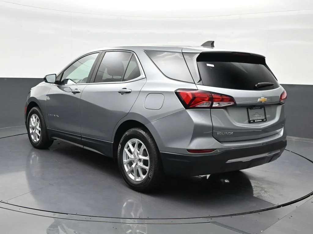 2023 Chevrolet Equinox LT photo 3
