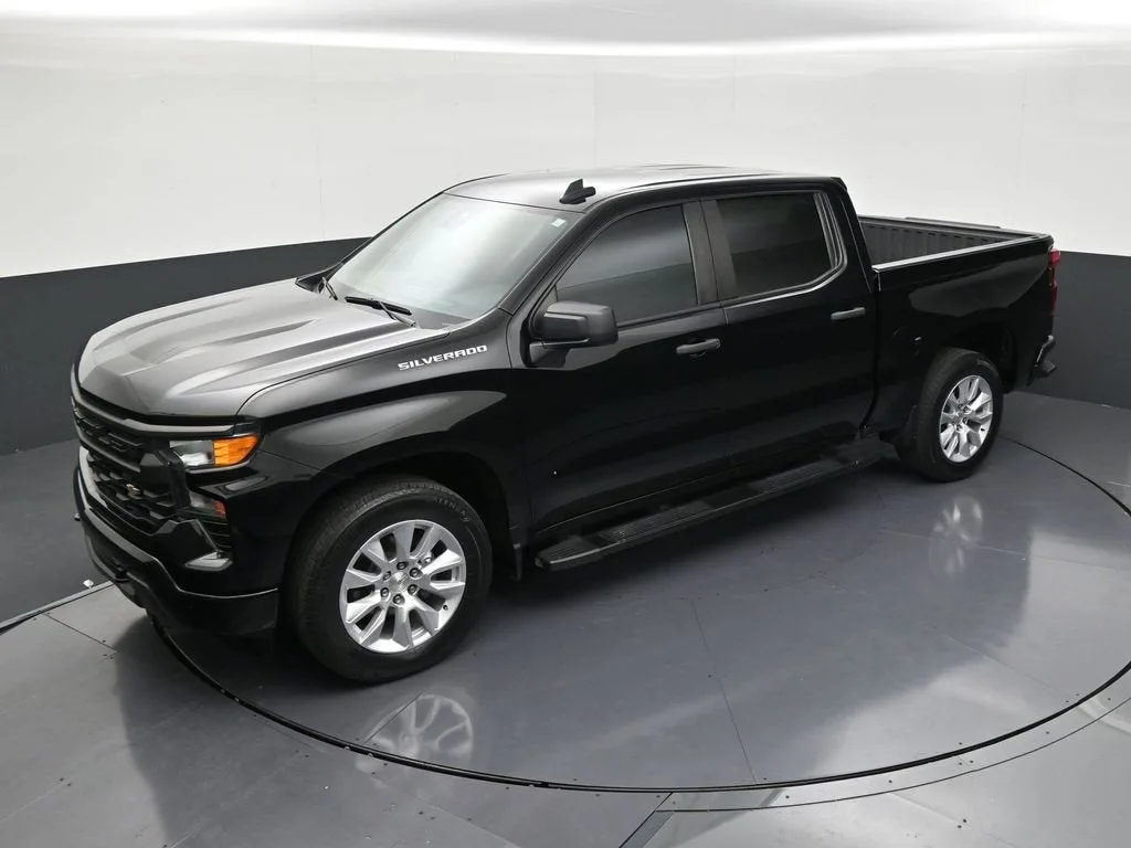 2023 Chevrolet Silverado 1500 Custom photo 12