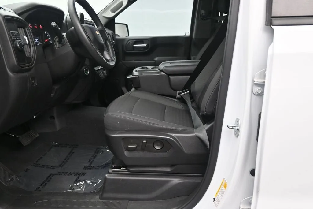 2023 Chevrolet Silverado 1500 Custom photo 11