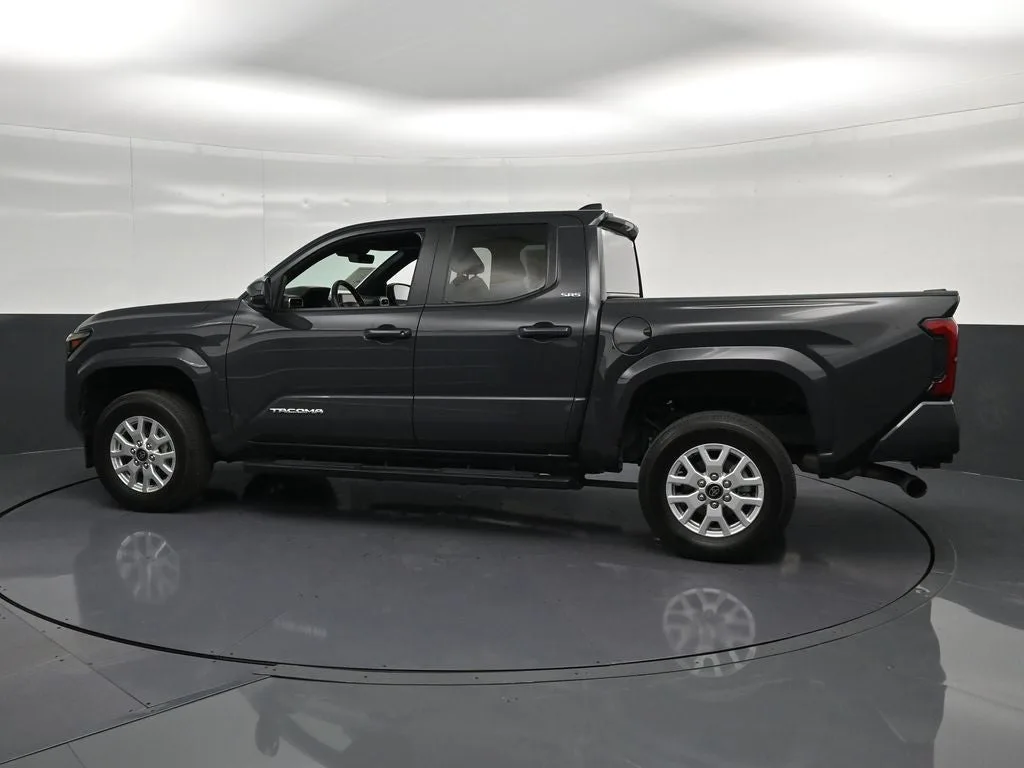 2025 Toyota Tacoma SR5 photo 8