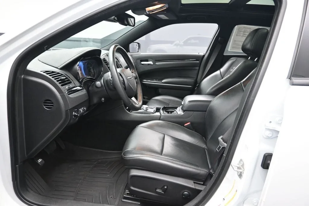 2023 Chrysler 300 S photo 12