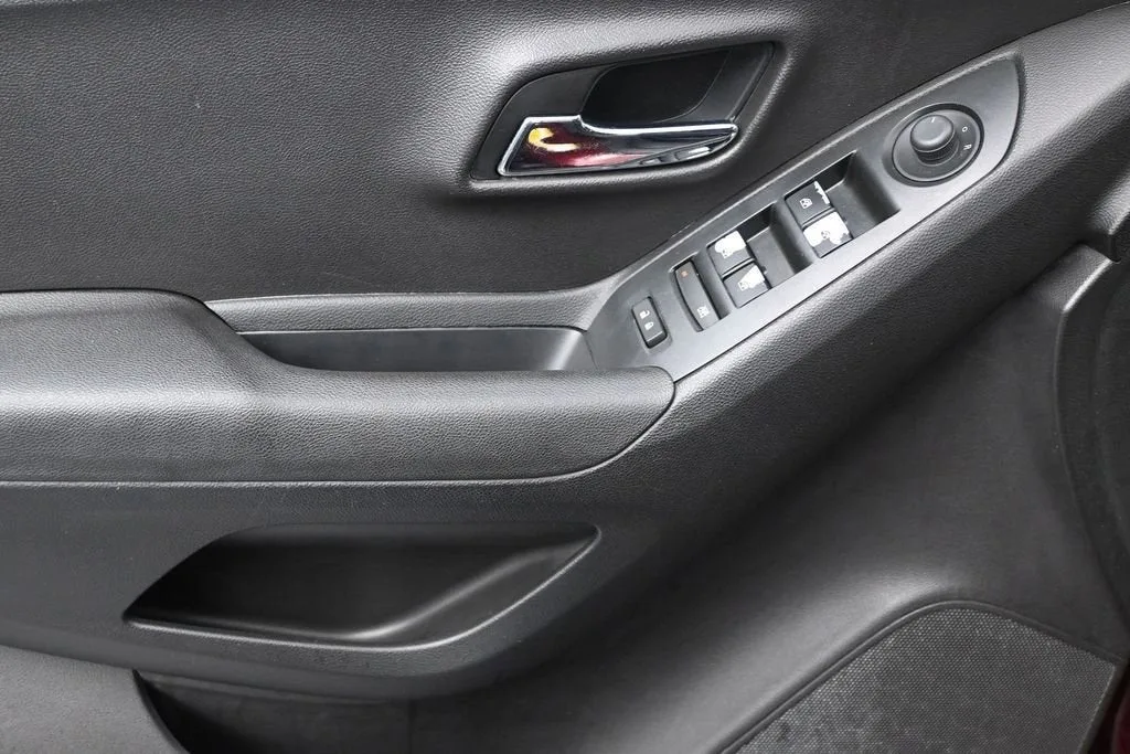 2017 Chevrolet Trax LS photo 11