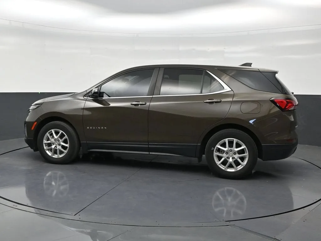 2023 Chevrolet Equinox LT photo 2