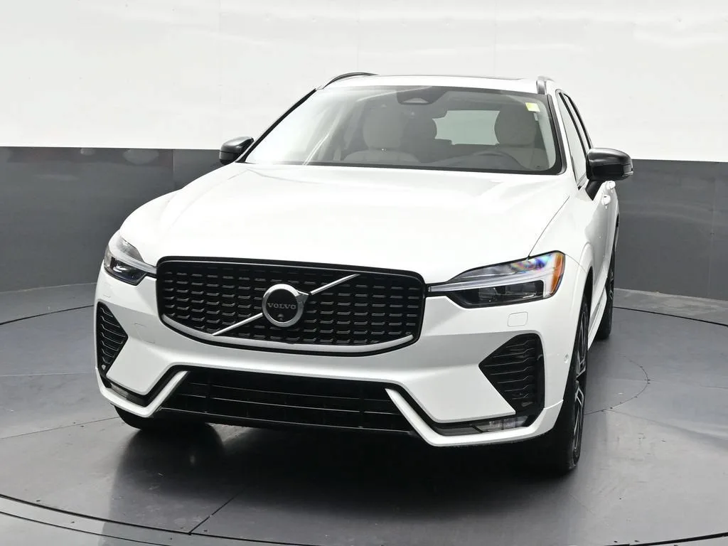 2025 Volvo XC60 B5 Plus photo 9