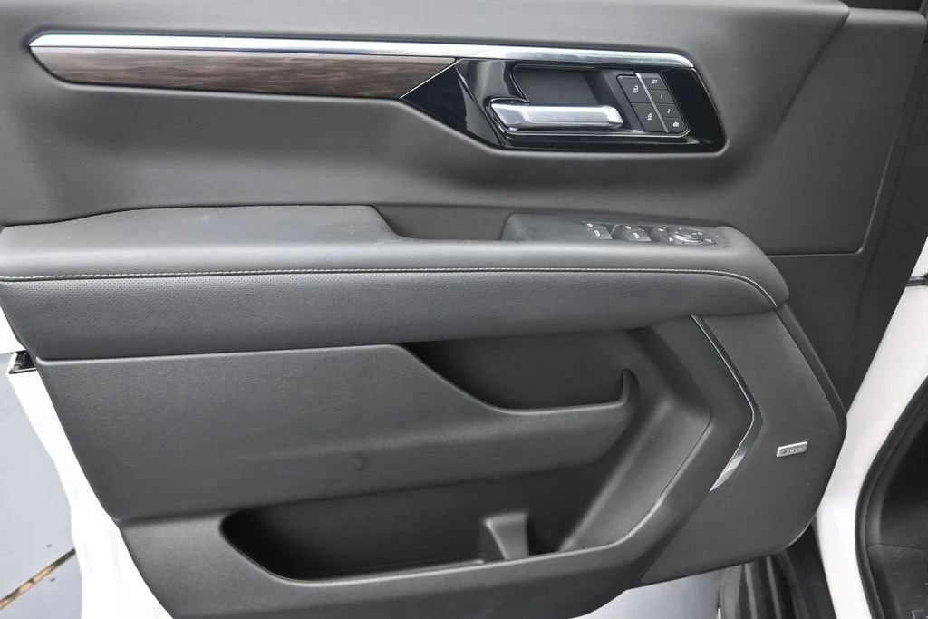 2025 Chevrolet Tahoe Premier photo 11