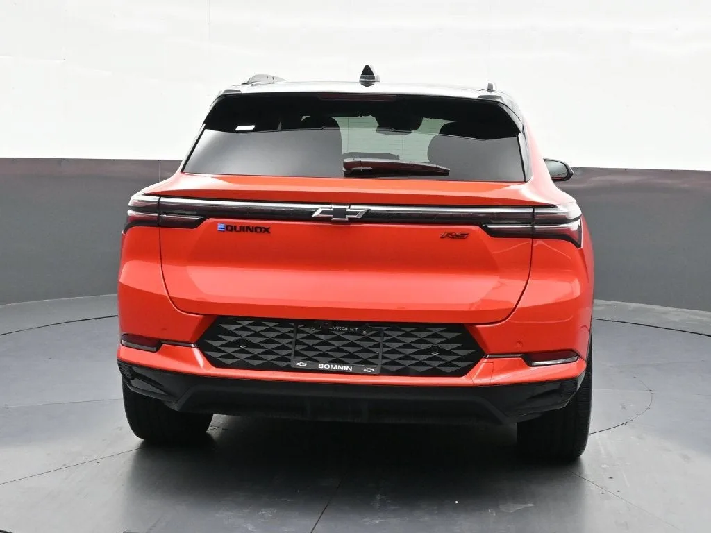 2026 Chevrolet Equinox EV RS photo 4