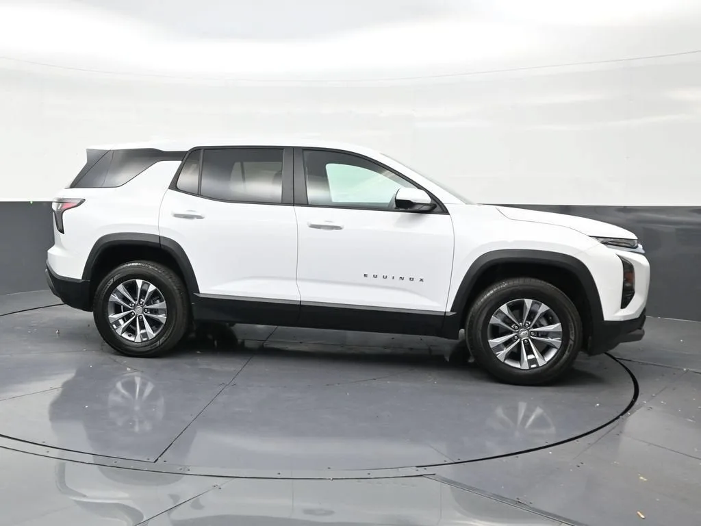 2026 Chevrolet Equinox LT photo 6