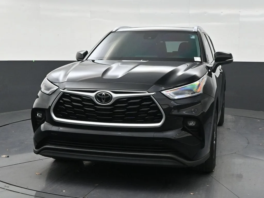 2021 Toyota Highlander XLE photo 8