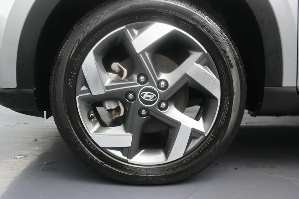 2023 Hyundai Venue SEL photo 10