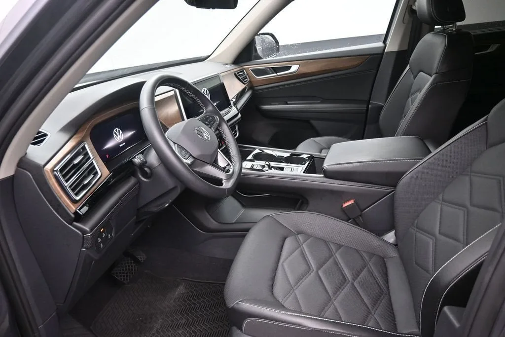 2024 Volkswagen Atlas 2.0T SE w/Technology photo 11