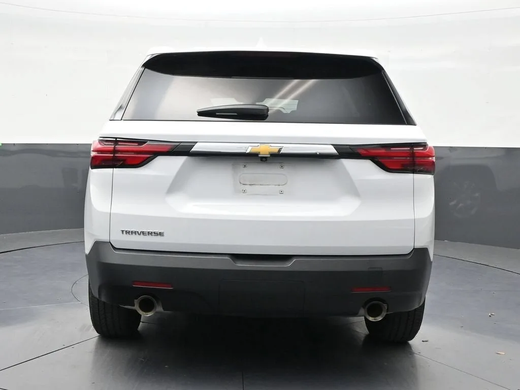 2023 Chevrolet Traverse LS photo 4