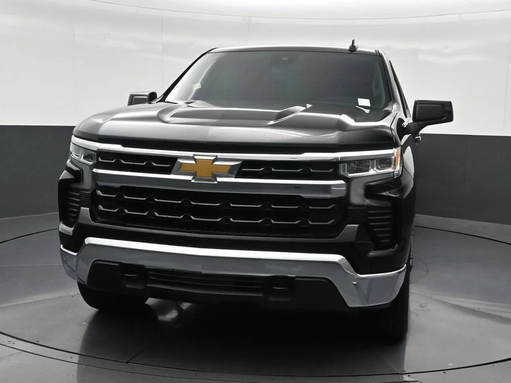 2024 Chevrolet Silverado 1500 LT photo 9