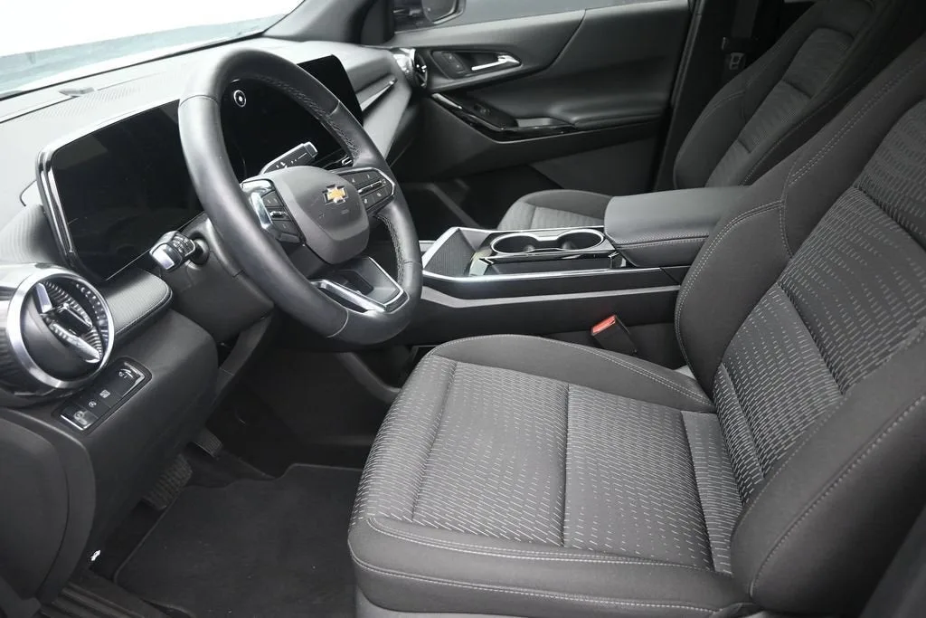 2025 Chevrolet Equinox LT photo 12