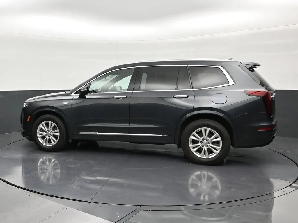 2022 Cadillac XT6 Luxury photo 2