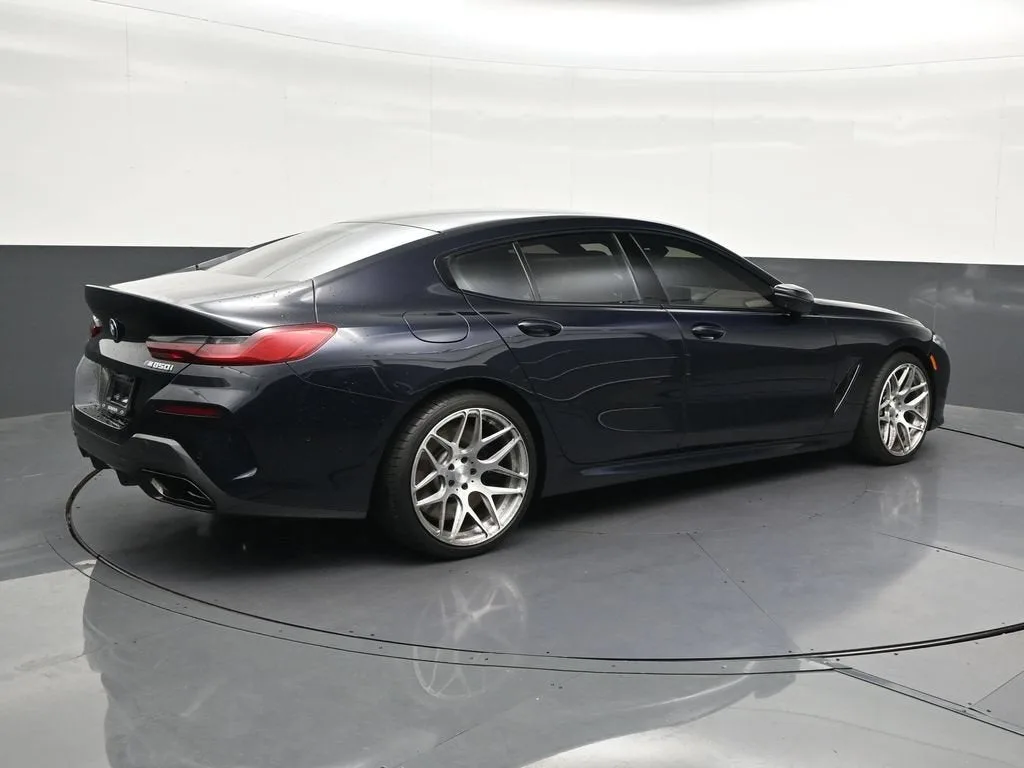 2025 BMW 8 Series M850i photo 5