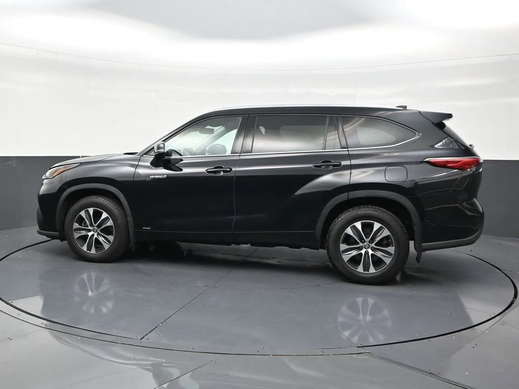 2021 Toyota Highlander Hybrid XLE photo 2